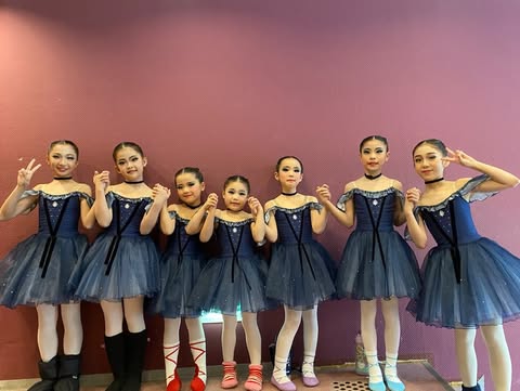 バレエスタジオアッサンブレに通う生徒達