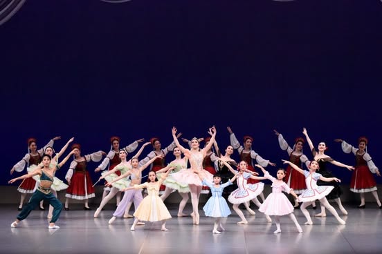 バレエスタジオアッサンブレ　発表会の様子